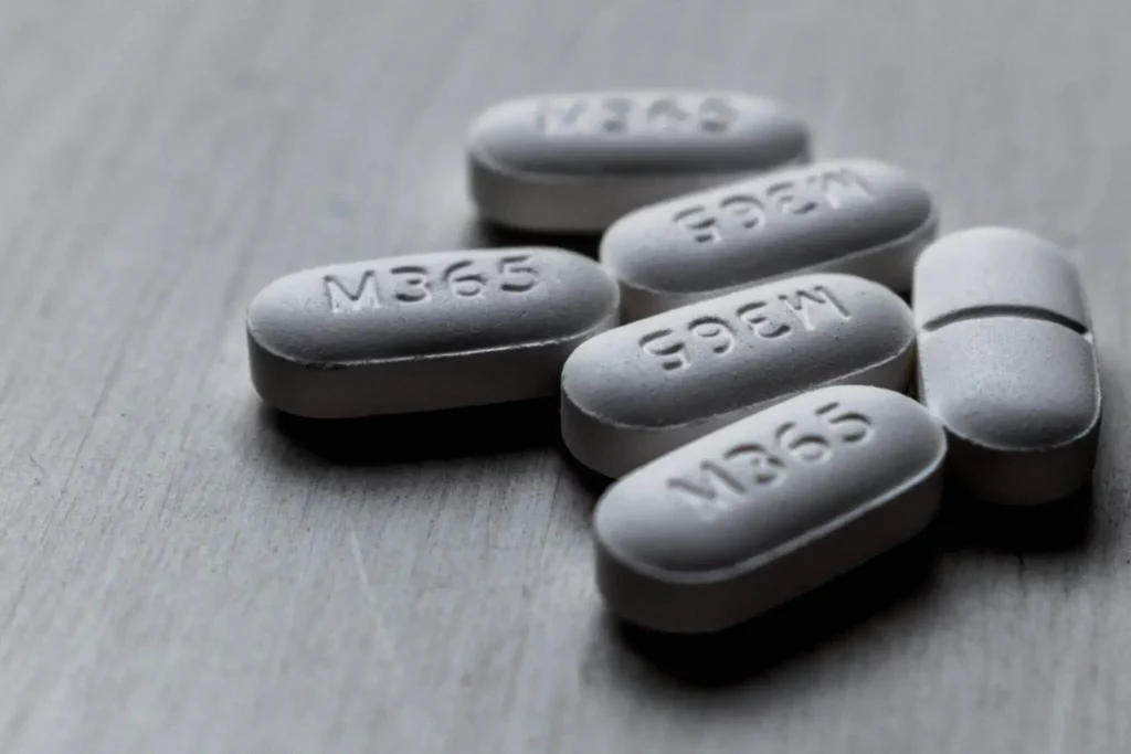 An illustration of a blurred M365 pill in a medical setting.
